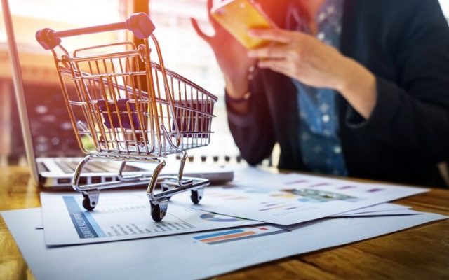 Retail & E-Commerce Retail & E-Commerce